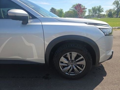 Used 2025 Nissan Pathfinder SV image 4