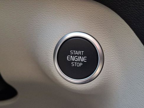 Certified 2023 Volvo XC40 B5 Plus w/ Protection Package Premier image 26