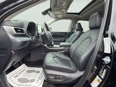 Used 2024 Toyota Highlander XLE AWD/4WD image 26