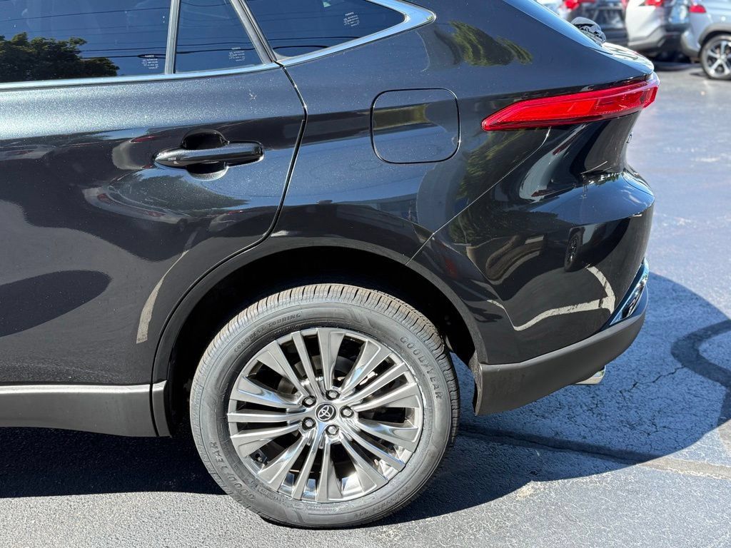 Certified 2023 Toyota Venza XLE AWD/4WD image 3