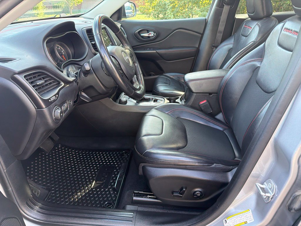Used 2020 Jeep Cherokee Trailhawk w/ Comfort/Convenience Group AWD/4WD image 18