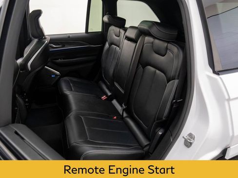 Used 2022 Jeep Grand Cherokee Overland w/ Adv Protech Group III image 19