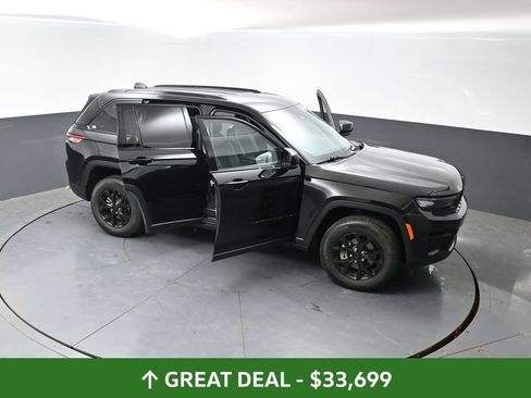 Used 2025 Jeep Grand Cherokee Altitude AWD/4WD image 61