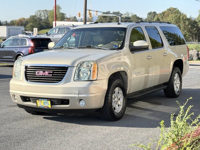 Used 2011 GMC Yukon XL SLT w/ SLT-2 Equipment Package AWD/4WD image 2