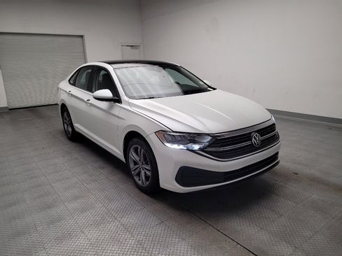 Used 2024 Volkswagen Jetta SE image 13