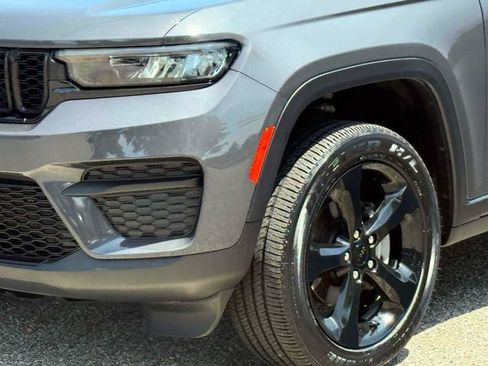Certified 2024 Jeep Grand Cherokee Altitude AWD/4WD image 10