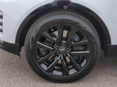 New 2026 Land Rover Discovery Limited Edition image 13