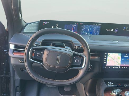 Used 2025 Lincoln Navigator Black Label image 14