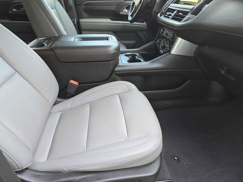 Certified 2023 Chevrolet Suburban Z71 w/ Luxury Package image 15