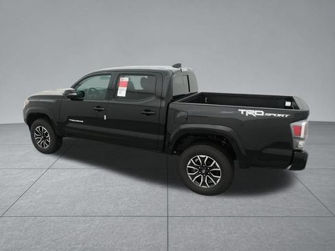 Used 2022 Toyota Tacoma TRD Sport w/ Technology Package RWD image 5