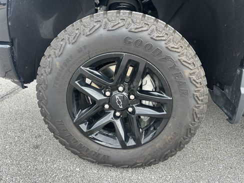 Used 2023 Chevrolet Silverado 1500 LT Trail Boss w/ LT Trail Boss Premium Package AWD/4WD image 10