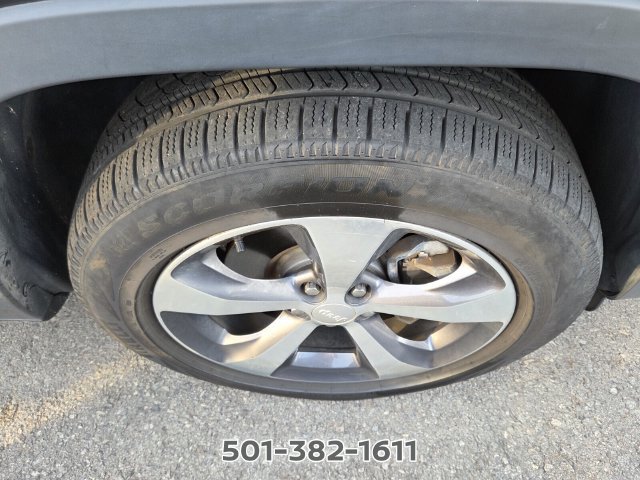 Used 2019 Jeep Cherokee Limited w/ Technology Group AWD/4WD image 6