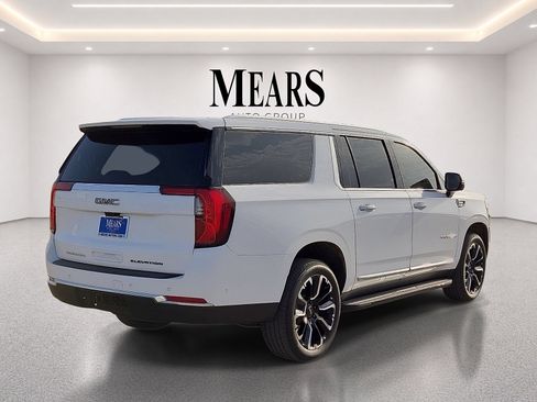 Used 2025 GMC Yukon XL Elevation w/ Elevation Premium Package AWD/4WD image 5