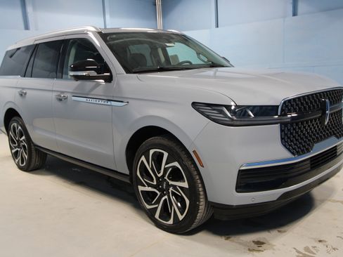 New 2026 Lincoln Navigator Reserve AWD/4WD image 1