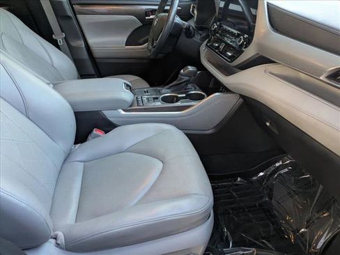 Used 2022 Toyota Highlander Platinum AWD/4WD image 20