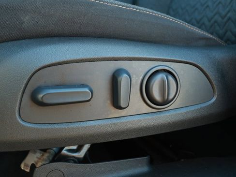 Used 2024 Chevrolet Equinox LT image 22