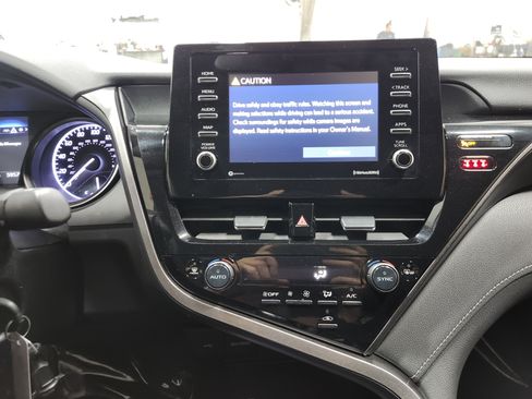 Used 2022 Toyota Camry SE image 21