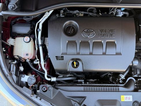 Used 2019 Toyota C-HR LE FWD image 10
