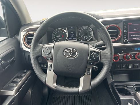 Used 2022 Toyota Tacoma SR5 AWD/4WD image 14