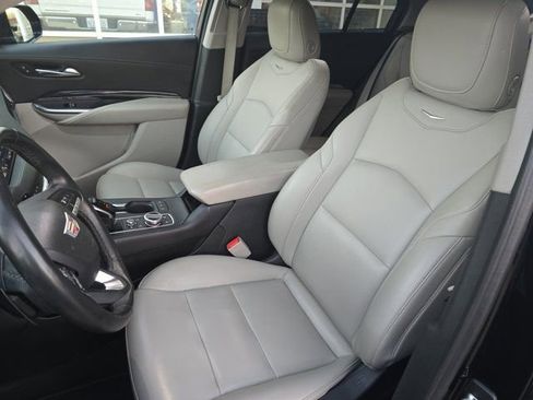 Used 2020 Cadillac XT4 Luxury w/ Cold Weather Package image 14