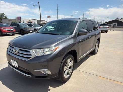 Used 2011 Toyota Highlander Limited w/ Tow Pkg FWD image 7