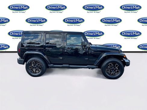 Used 2018 Jeep Wrangler Unlimited Sahara AWD/4WD image 8