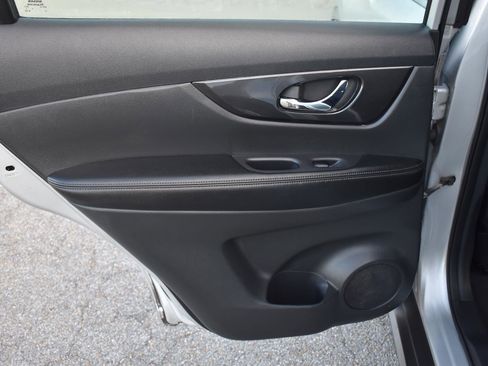 Used 2018 Nissan Rogue S image 35