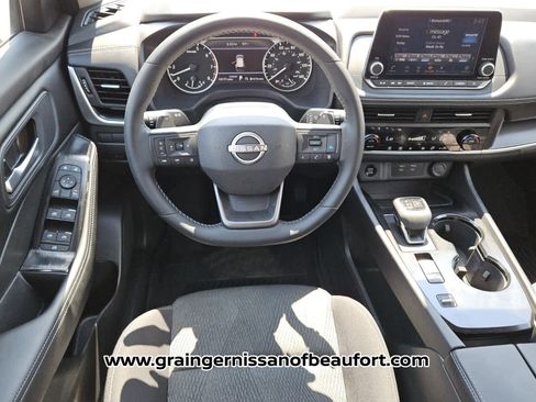 Used 2025 Nissan Rogue SV FWD image 5