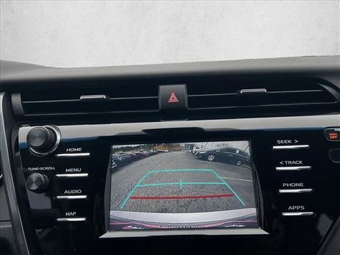 Used 2019 Toyota Camry SE image 14