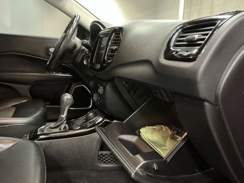 Used 2020 Jeep Compass Latitude image 30