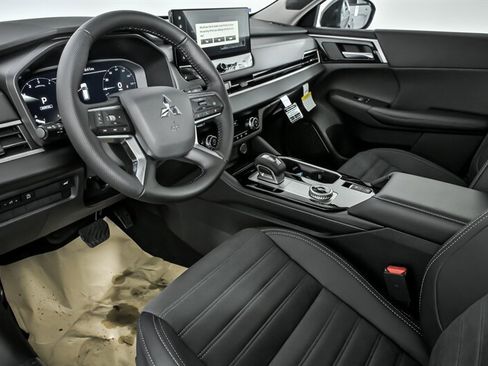 New 2026 Mitsubishi Outlander SE image 11