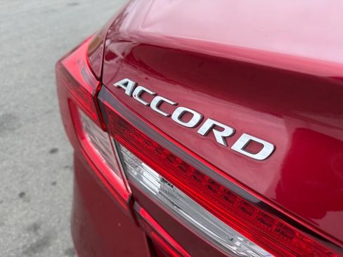 Used 2018 Honda Accord Touring image 11