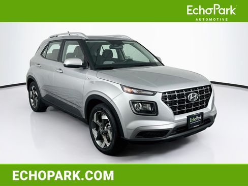 Used 2025 Hyundai Venue SEL FWD image 1