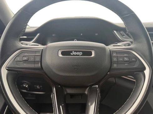 Used 2022 Jeep Grand Cherokee Laredo w/ Luxury Tech Group I AWD/4WD image 15