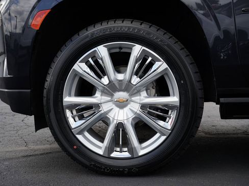 Used 2023 Chevrolet Suburban High Country AWD/4WD image 11