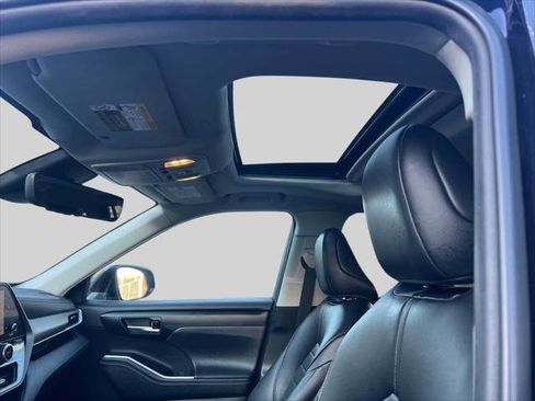 Certified 2023 Toyota Highlander XLE image 19