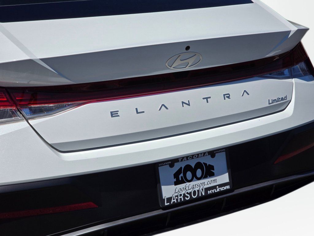 New 2026 Hyundai Elantra Limited FWD image 14
