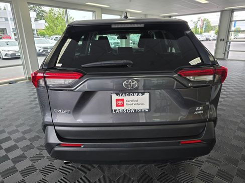 Used 2024 Toyota RAV4 LE AWD/4WD image 4