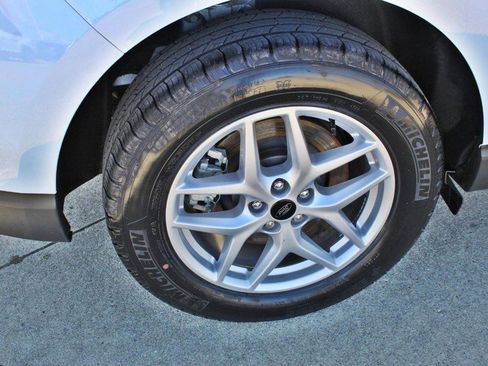 Used 2024 Ford Edge SEL image 9