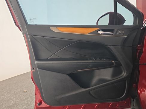 Used 2018 Lincoln MKC Reserve image 28