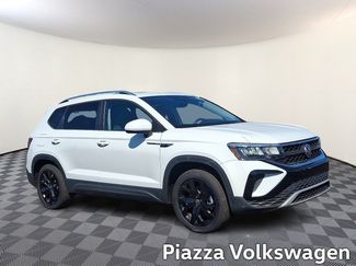 Used 2022 Volkswagen Taos SE w/ Panoramic Sunroof Package image 1