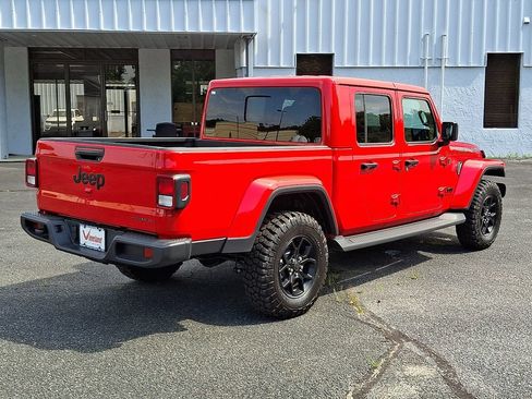 Used 2025 Jeep Gladiator Sport AWD/4WD image 6