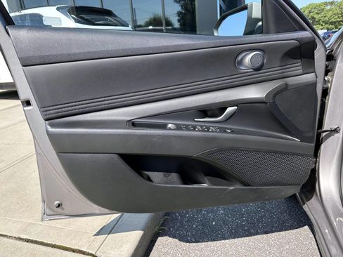 Used 2023 Hyundai Elantra SEL w/ Convenience Package FWD image 8