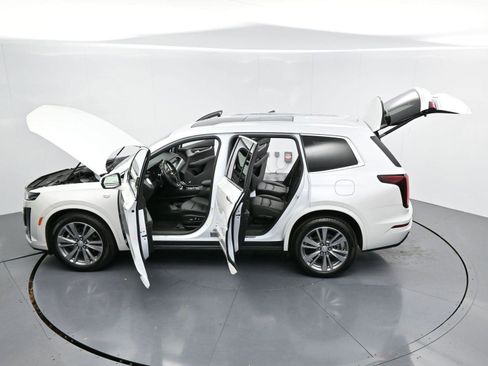 Used 2025 Cadillac XT6 Premium Luxury image 47