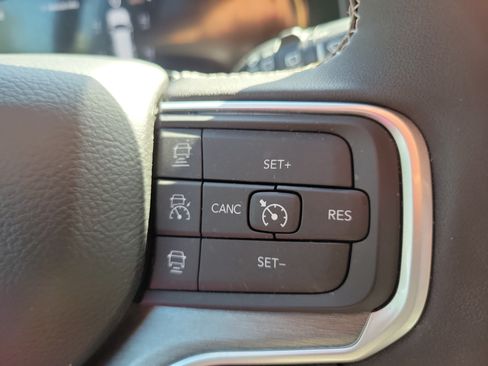 Used 2025 Jeep Wagoneer 4WD image 20
