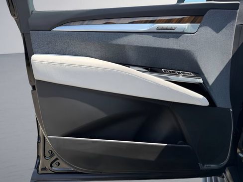 Used 2026 Cadillac Escalade Platinum Sport w/ LPO, ONYX Package AWD/4WD image 9