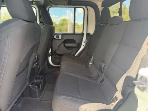 Used 2023 Jeep Gladiator Sport AWD/4WD image 11