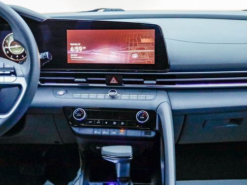 Used 2024 Hyundai Elantra SEL image 14