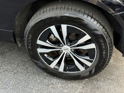 Certified 2025 Volvo XC60 B5 Core image 8