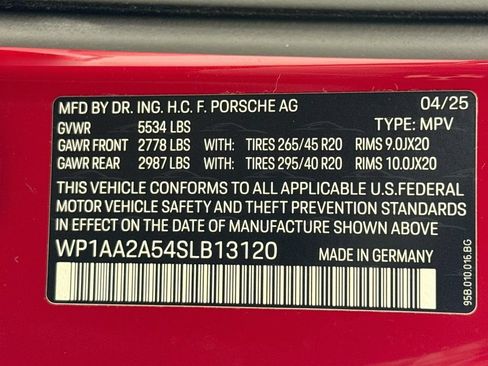 Certified 2025 Porsche Macan AWD/4WD image 34